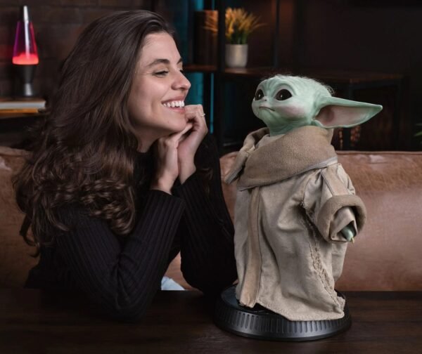 Sideshow Collectibles The Child Baby Yoda Life-Size Figure - Image 2