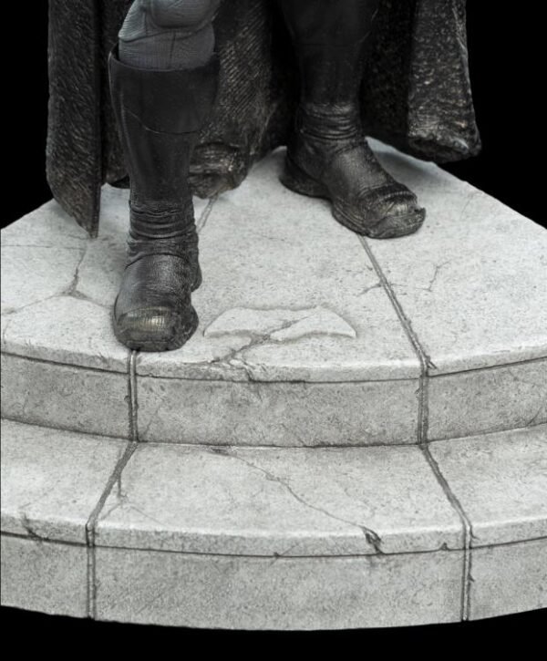 Weta Workshop Zack Snyder's Justice League Trinity Series Batman 1/6 Scale Statue - Image 5