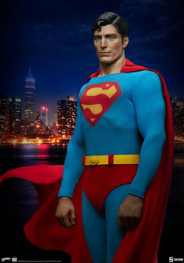 Sideshow Collectibles Superman: The Movie Premium Format Figure - Image 6
