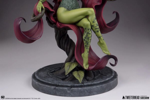 Tweeterhead DC Comics Poison Ivy Variant Maquette - Image 3