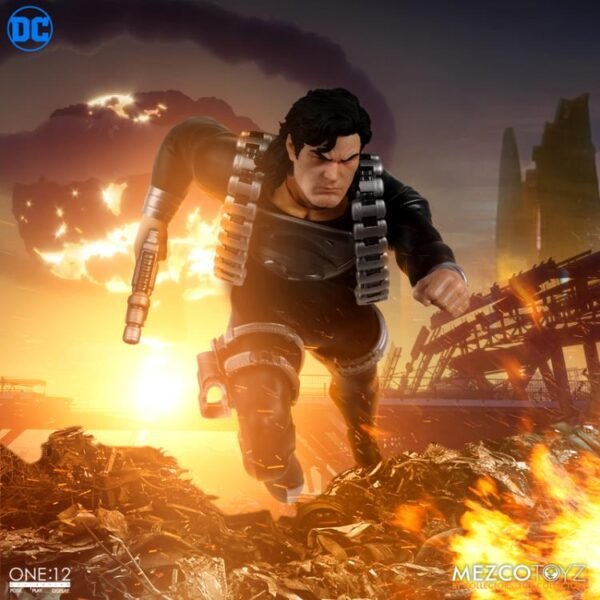 Mezco Toyz DC Comics: Superman Recovery Suit Edition One:12 Collective Action Figure - Image 6
