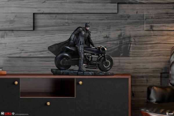 Sideshow Collectibles The Batman Premium Format Figure - Image 10