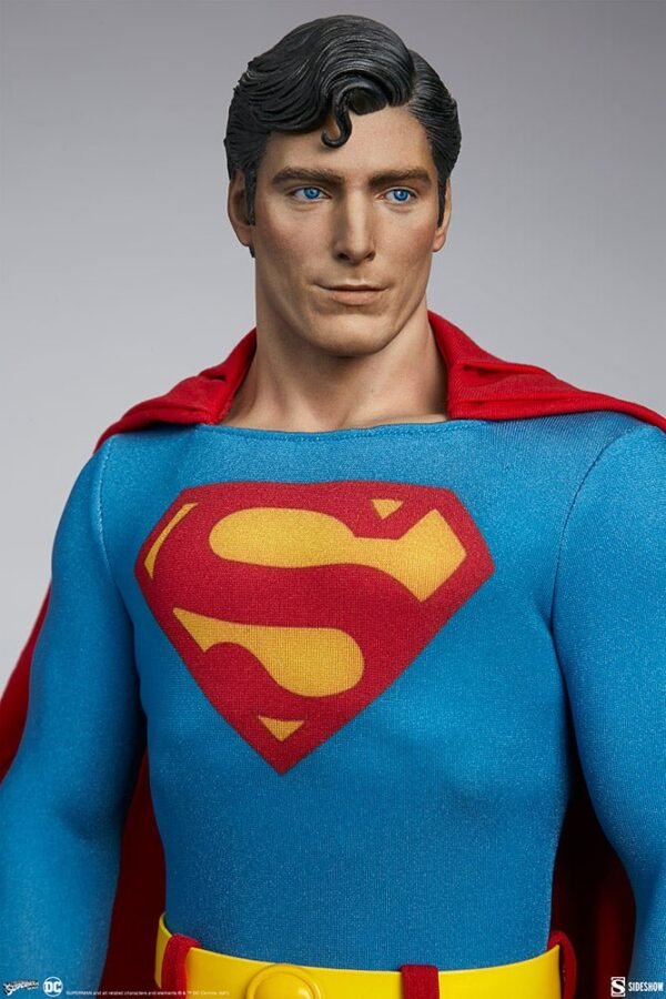 Sideshow Collectibles Superman: The Movie Premium Format Figure - Image 7