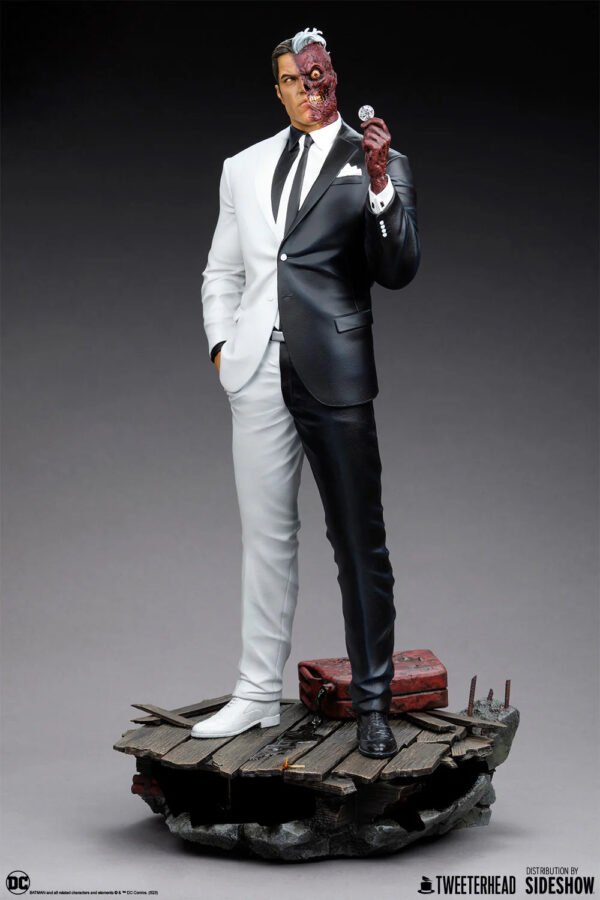 Tweeterhead Batman Two-Face Sixth Scale Maquette - Image 3