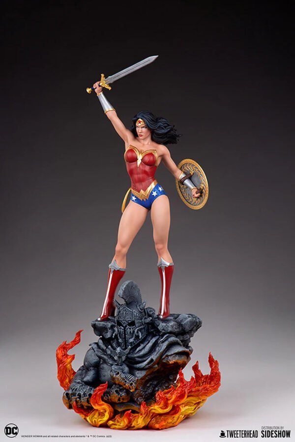 Tweeterhead DC Comics Wonder Woman 1:6 Scale Maquette - Image 4