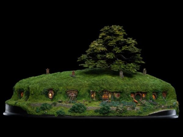 Weta Workshop The Lord of the Rings Bag End on the Hill Limited Edition Diorama - Image 5