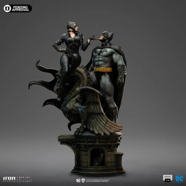 2024 Iron Studios DC Comics Batman and Catwoman Art Scale 1/6 Diorama - Image 4