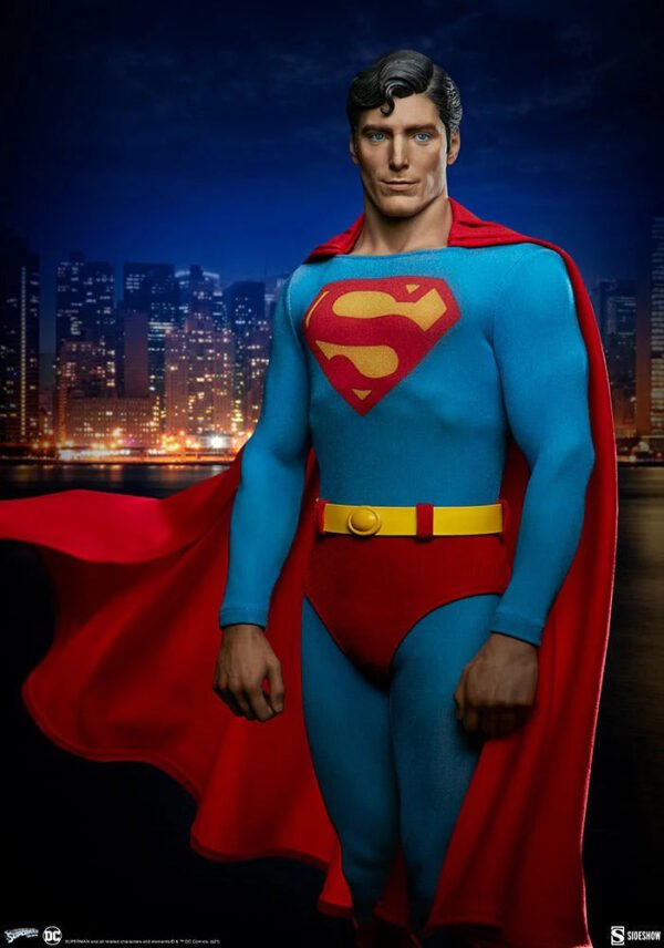 Sideshow Collectibles Superman: The Movie Premium Format Figure - Image 8