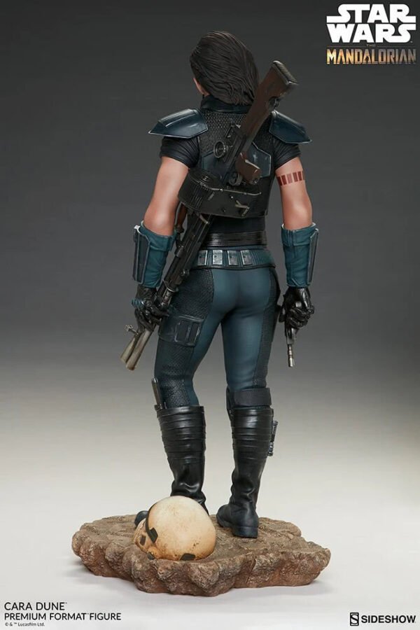 Sideshow Collectibles The Mandalorian Cara Dune Premium Format Figure - Image 9