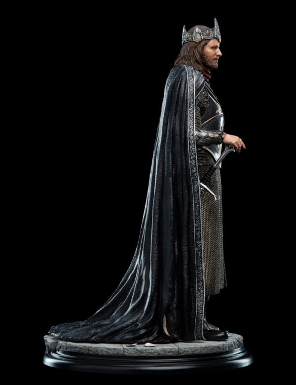 Weta Workshop The Lord of the Rings: King Aragorn Classic Series 1:6 Scale Statue - Image 3