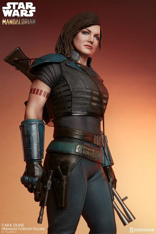 Sideshow Collectibles The Mandalorian Cara Dune Premium Format Figure - Image 3