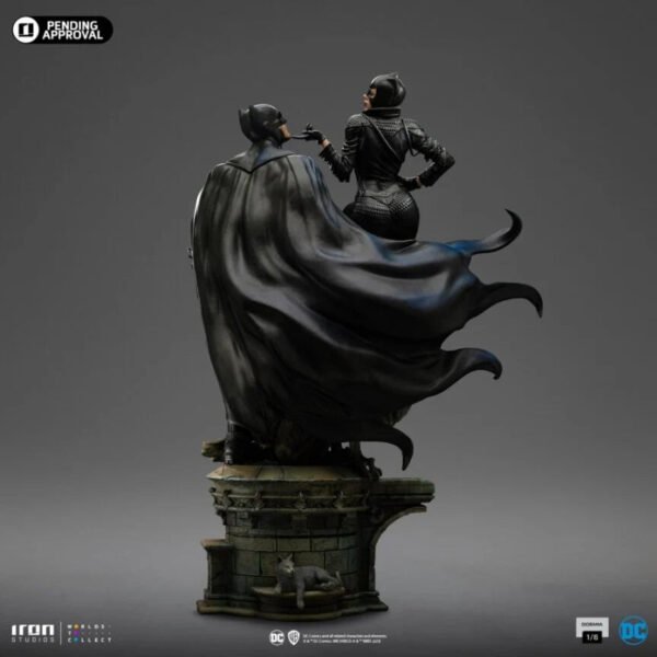 2024 Iron Studios DC Comics Batman and Catwoman Art Scale 1/6 Diorama - Image 3