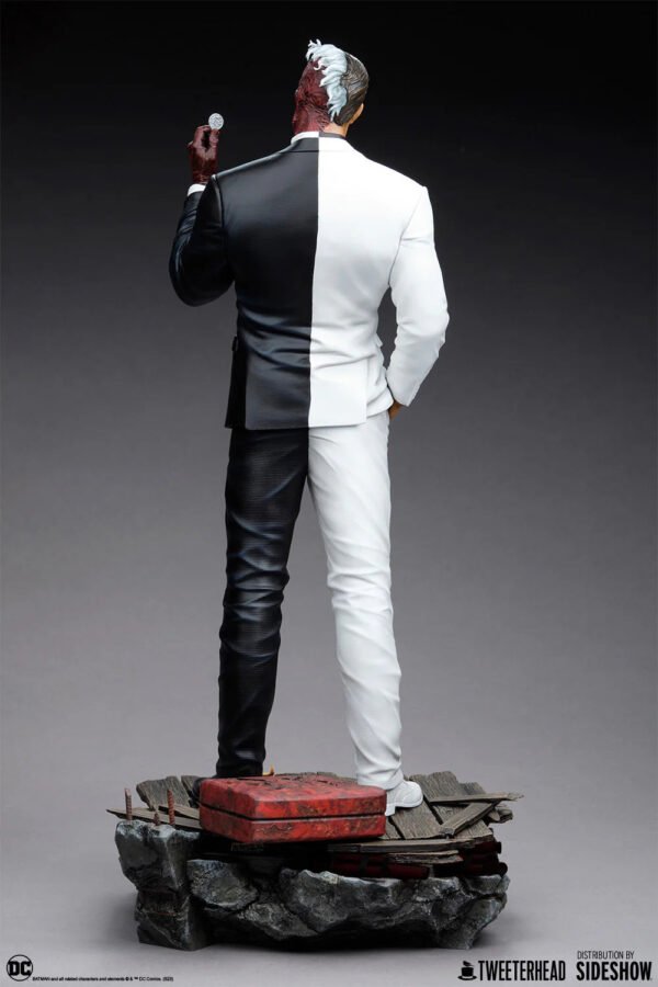 Tweeterhead Batman Two-Face Sixth Scale Maquette - Image 4