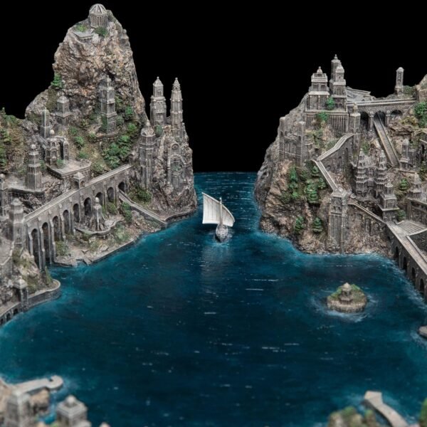 Weta Workshop The Lord of the Rings Trilogy - Grey Havens Limited Edition Environment Statue - Image 4