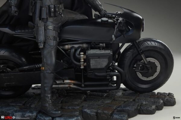 Sideshow Collectibles The Batman Premium Format Figure - Image 9