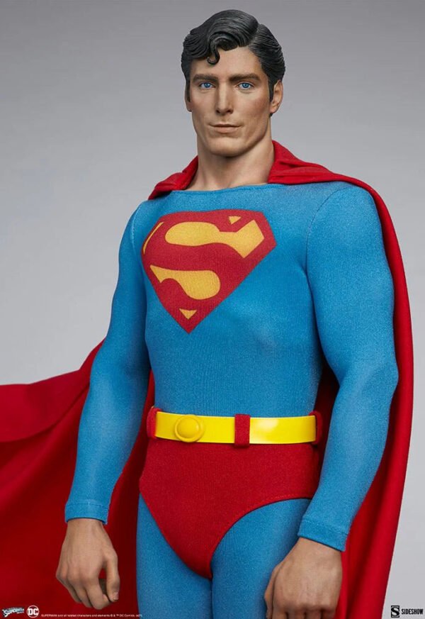 Sideshow Collectibles Superman: The Movie Premium Format Figure - Image 4