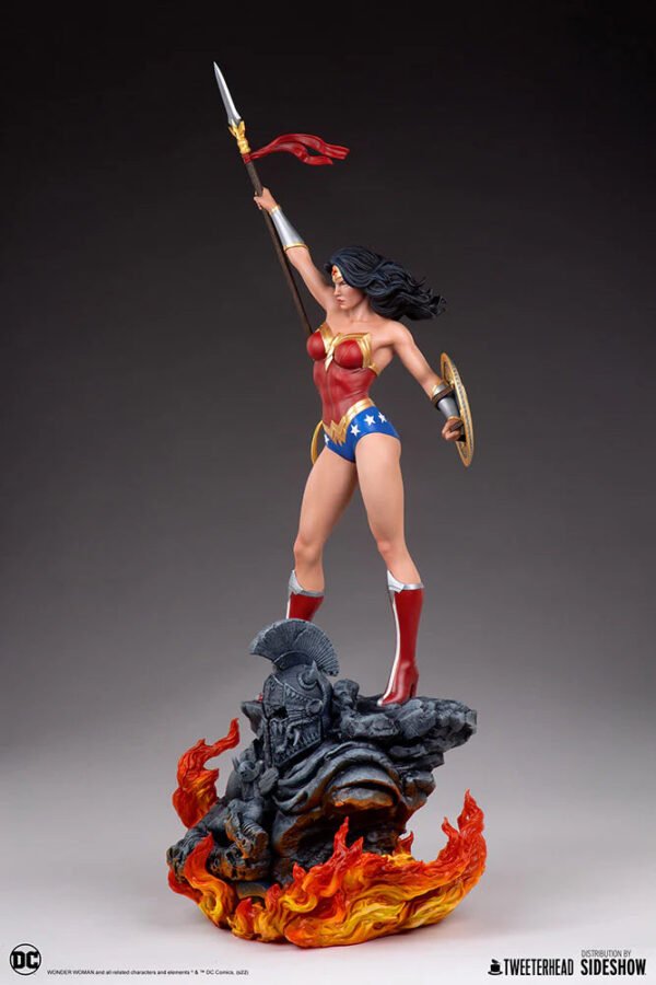 Tweeterhead DC Comics Wonder Woman 1:6 Scale Maquette - Image 8