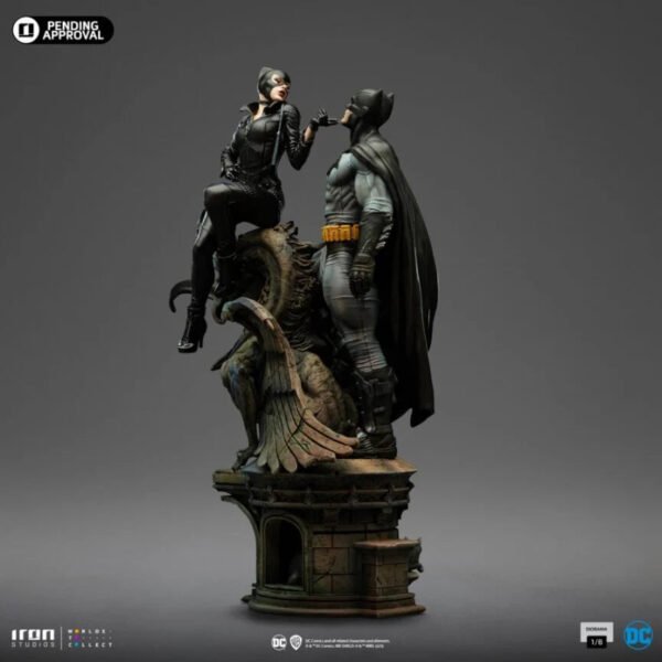 2024 Iron Studios DC Comics Batman and Catwoman Art Scale 1/6 Diorama - Image 2