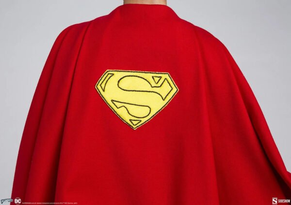 Sideshow Collectibles Superman: The Movie Premium Format Figure - Image 9