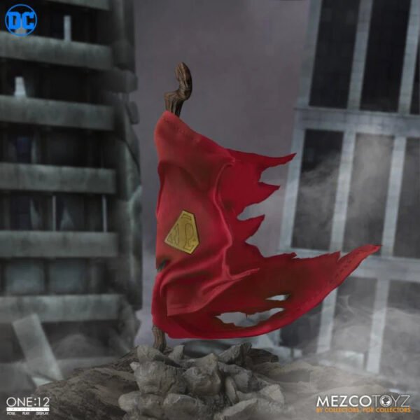 Mezco Toyz DC Comics: Superman Recovery Suit Edition One:12 Collective Action Figure - Image 5