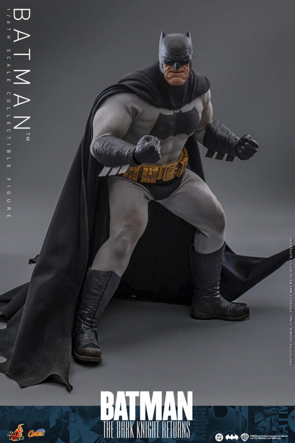 2024 Hot Toys DC Comics The Dark Knight Returns Batman Sixth Scale Figure - Image 5